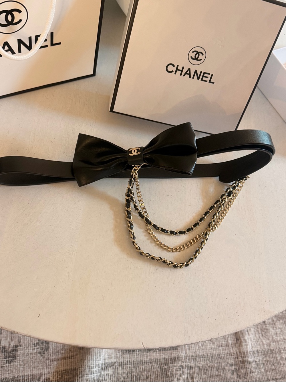 CHANEL Black Leather Bow Belt with Gold-Tone Chain Drapes - Picture 6 of 8